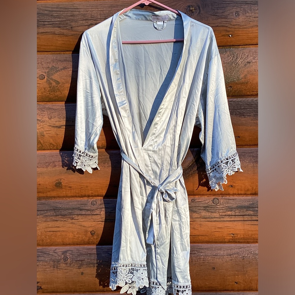 🌌 Silky, Silvery Sexy Lightweight Robe OS